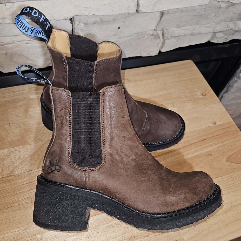 John Fluevog Chelsea boots size 6